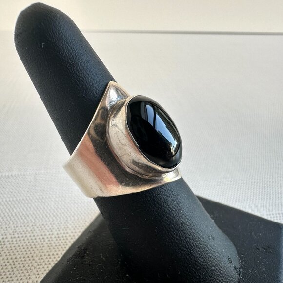 Modernist Sterling Silver and Onyx Ring Size 7 Made in Mexico: Black Onyx - Picture 2 of 10
